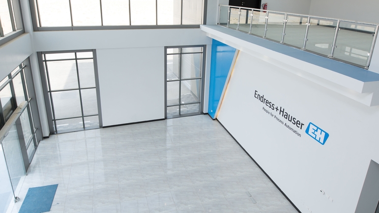 Reception area of the Endress+Hauser calibration and training center in Jubail, Saudi Arabia