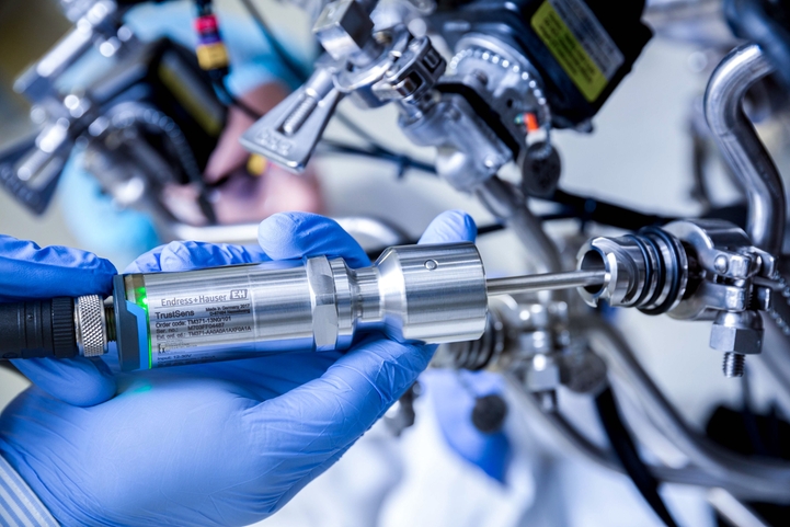 Self-calibrating hygienic resistance thermometer with iTHERM QuickNeck