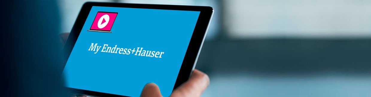 Man holding tablet with My Endress+Hauser dashboard
